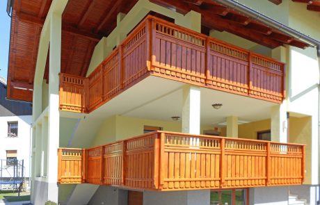 mlinar-d.o.o.-vrtne-garniture-balkonske-ograje-nadstreski-lepljen-les-balkonske-ograje-lojtrca