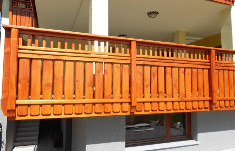 mlinar-d.o.o.-vrtne-garniture-balkonske-ograje-nadstreski-lepljen-les-balkonske-ograje-lojtrca3